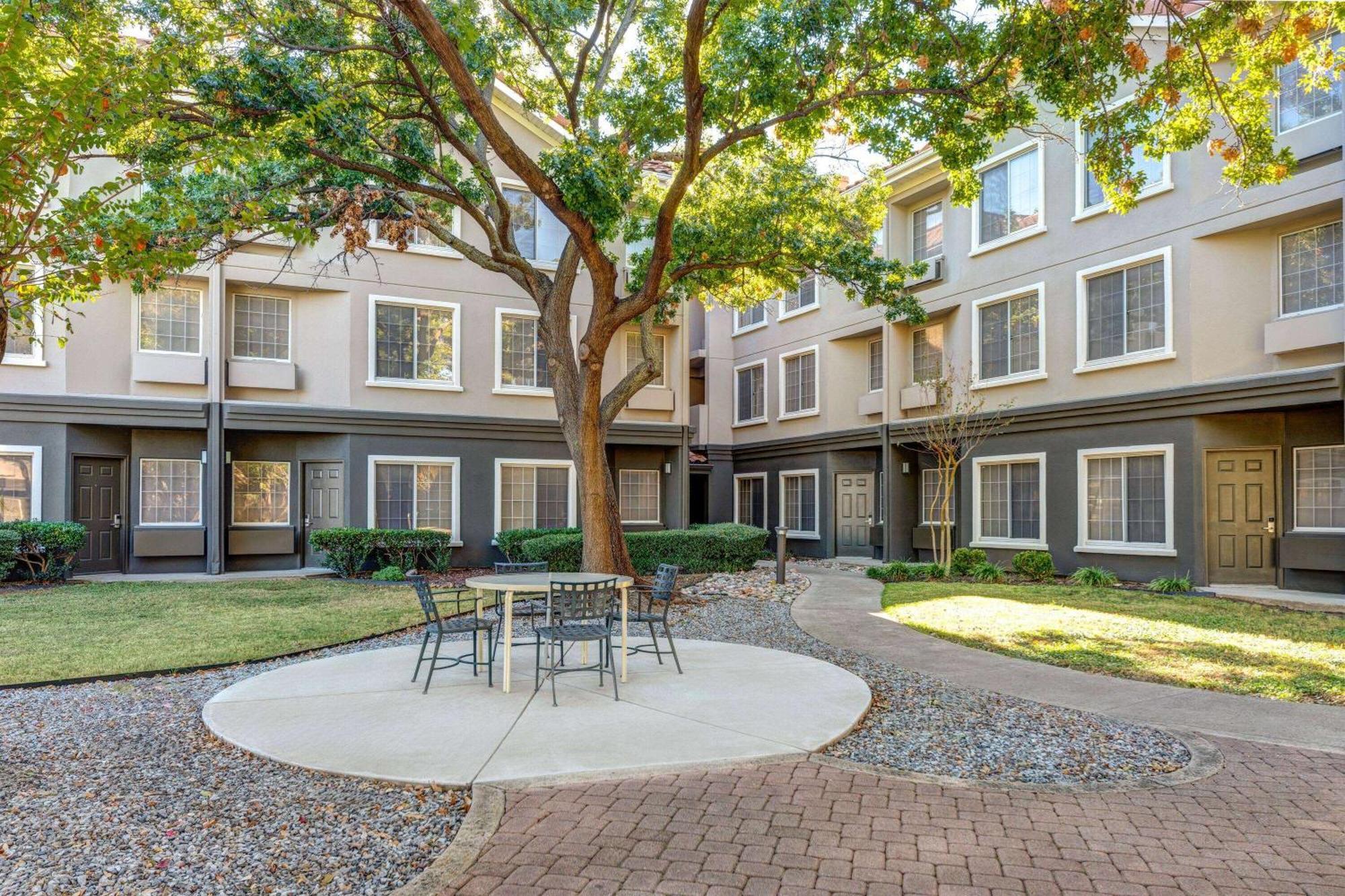 La Quinta By Wyndham Dallas Dfw Airport North Irving Exterior foto